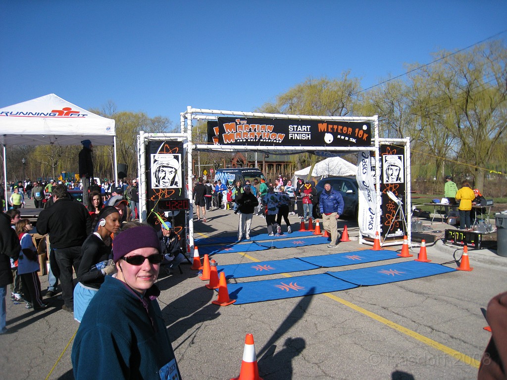 Martian Marathon 2009 002.jpg - The 2009 Martian Marathon in Dearborn MI. I ran the half marathon with a 2:05:26 time. Pace 9:35. 31 out of 58 in age group and 1053 out of 1762 overall.
